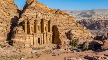 موقع البتراء الأثري في الأردن