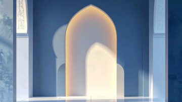 ستر المعصية وحسن الأدب مع الله خلفية معمارية حديثة بلون أزرق، تحتوي على قوس مشع بلون دافئ يتوسط الجدار. الإضاءة تخلق ظلالًا رائعة على الأرضية، مما يضيف عمقًا وجمالًا للمساحة.